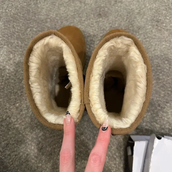 UGG Boots - Picture 9 of 10